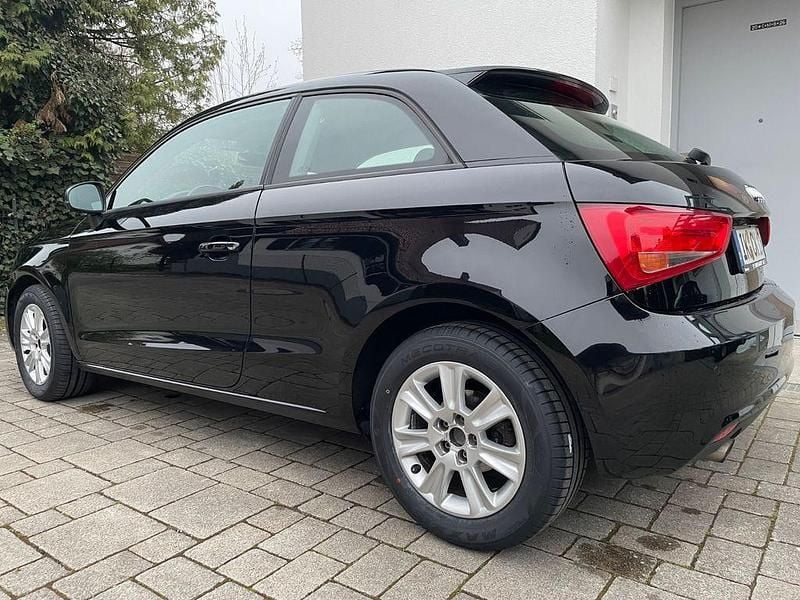 Gebraucht Audi A1 Attraction 86 PS (63 kW) 2014 Schwarz Kleinwagen