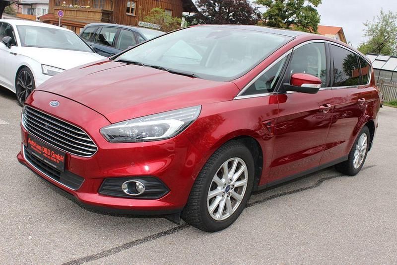 Rot Gebraucht 2018 Ford S-MAX Titanium Van / Kleinbus | 22.900 € (Etwas zu teuer) - Bild 1/4
