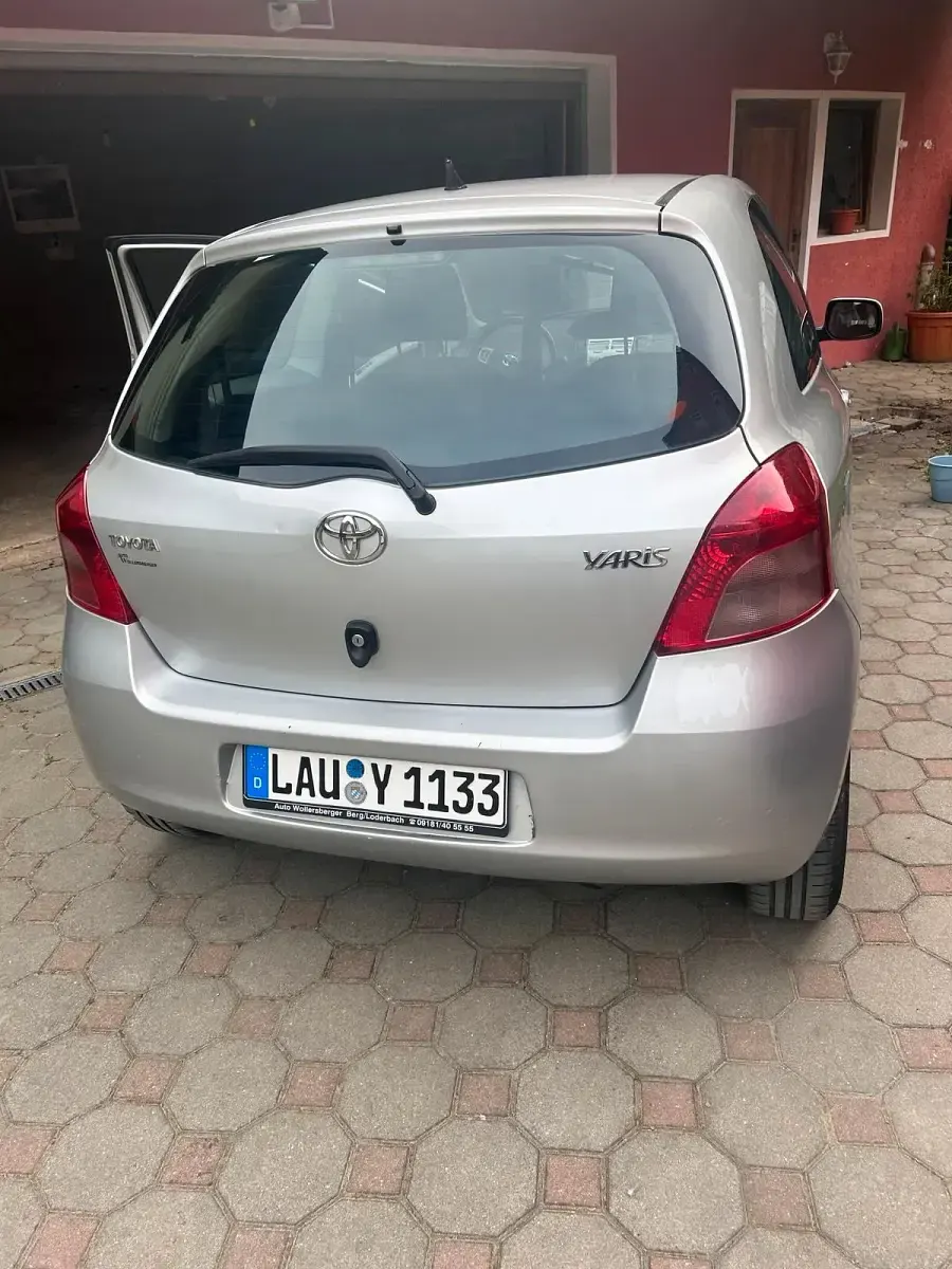 Gebraucht Toyota Yaris 69 PS (50 kW) 2007 Silber Kleinwagen