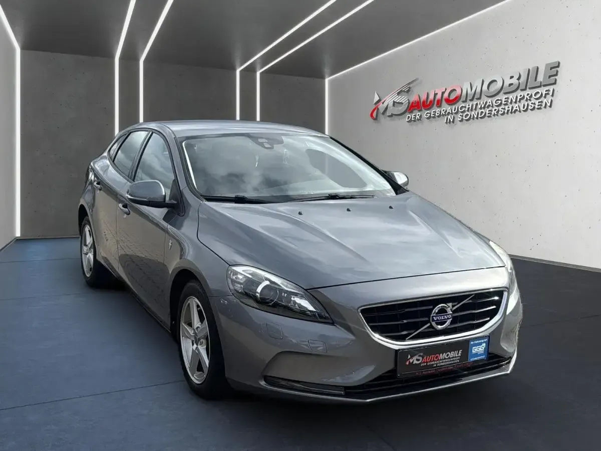 Gebraucht Volvo V40 You! 122 PS (89 kW) 2015 Grau Limousine