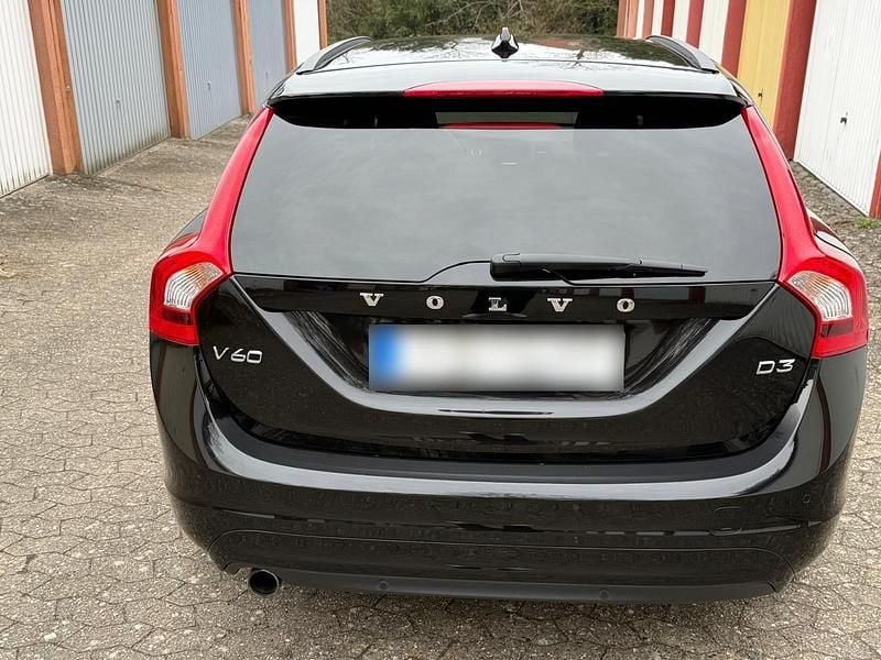 Gebraucht Volvo V60 136 PS (100 kW) 2016 Schwarz Kombi