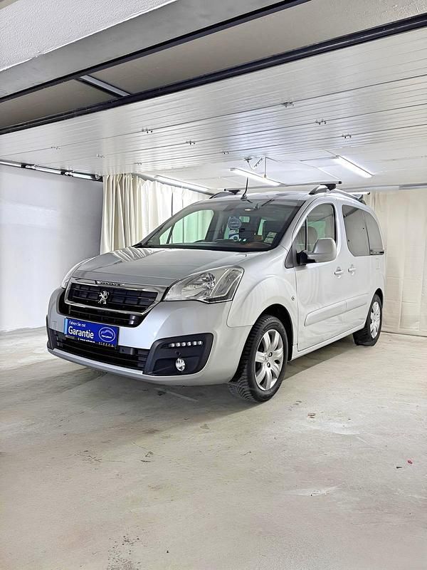 Gebraucht Peugeot Partner Tepee 120 PS (88 kW) 2016 Silber Van / Kleinbus