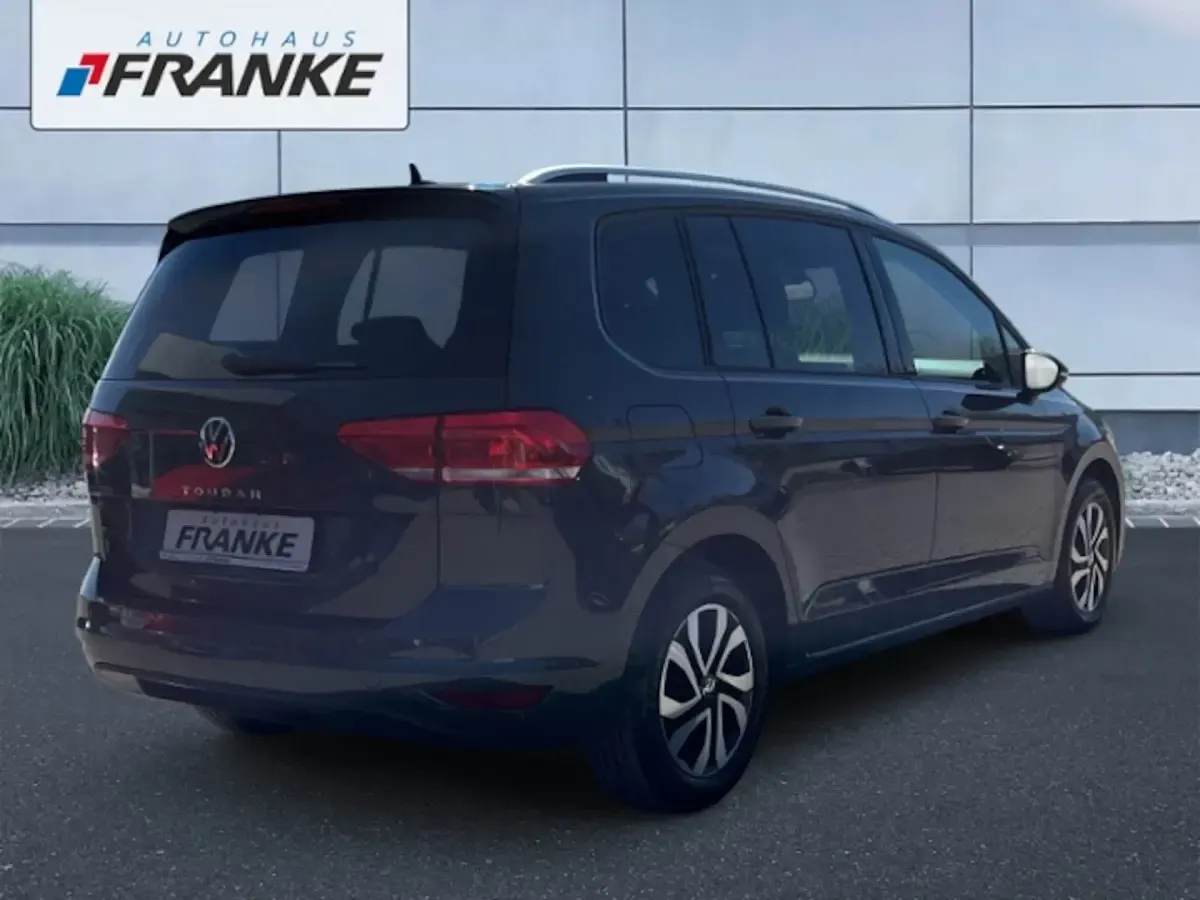 Używany VW Touran Active 122 KM (89 kW) 2023 Minivan