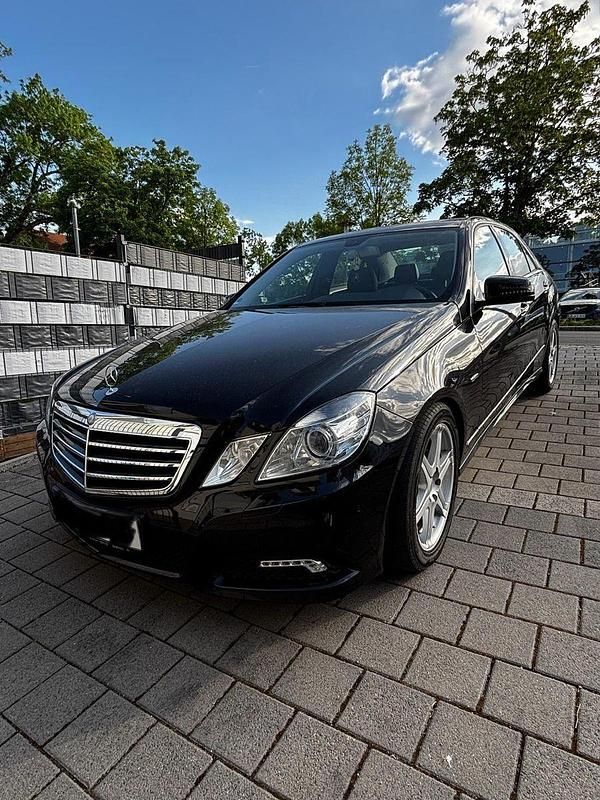 Gebraucht Mercedes E250 204 PS (150 kW) 2010 Schwarz Limousine
