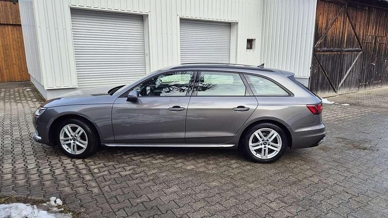 Gebraucht Audi A4 Advanced 163 PS (119 kW) 2022 Grau Kombi