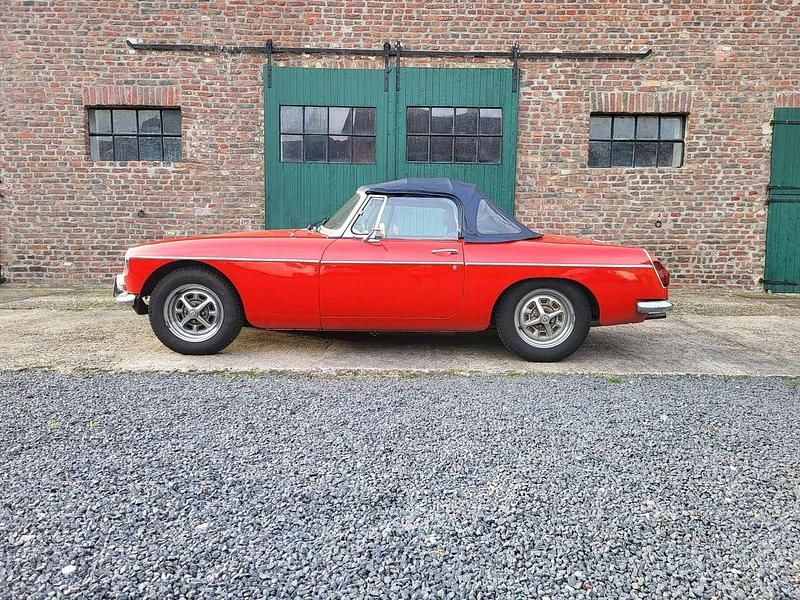 Second-hand MG B 95 CP (69 kW) 1973 Portocaliu Cabrio