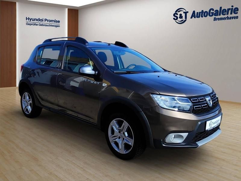 Gebraucht Dacia Sandero Prestige 90 PS (66 kW) 2017 Braun Kleinwagen