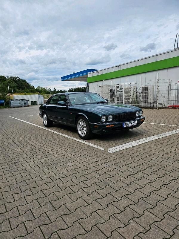 Grün Gebraucht 2001 Jaguar XJ8 Limousine | 3.250 € (Superpreis) - Bild 1/4