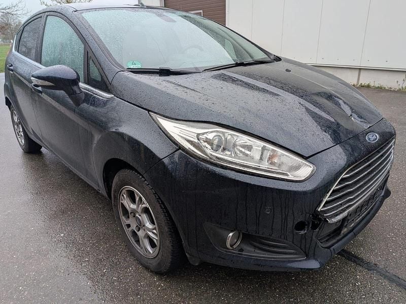 Gebraucht Ford Fiesta Titanium 101 PS (74 kW) 2016 Blau Kleinwagen