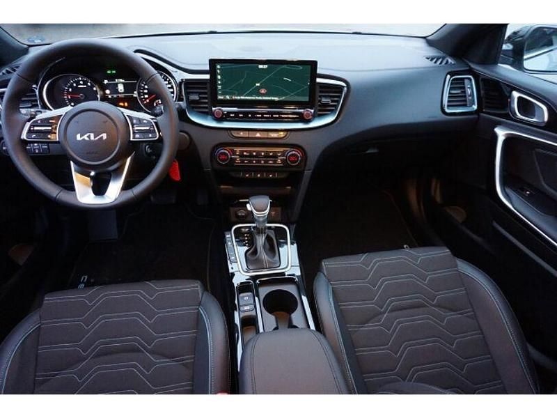 Neu Kia Ceed 101 PS (74 kW) 2025 Grau Kleinwagen