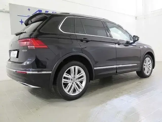 Gebraucht VW Tiguan Highline 239 PS (175 kW) 2019 Deep black perleffekt (metallic) SUV