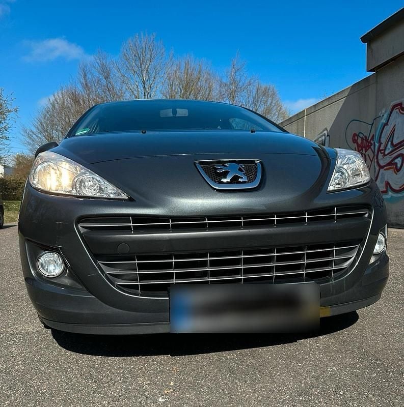 Gebraucht Peugeot 207 90 PS (66 kW) 2012 Grau Limousine