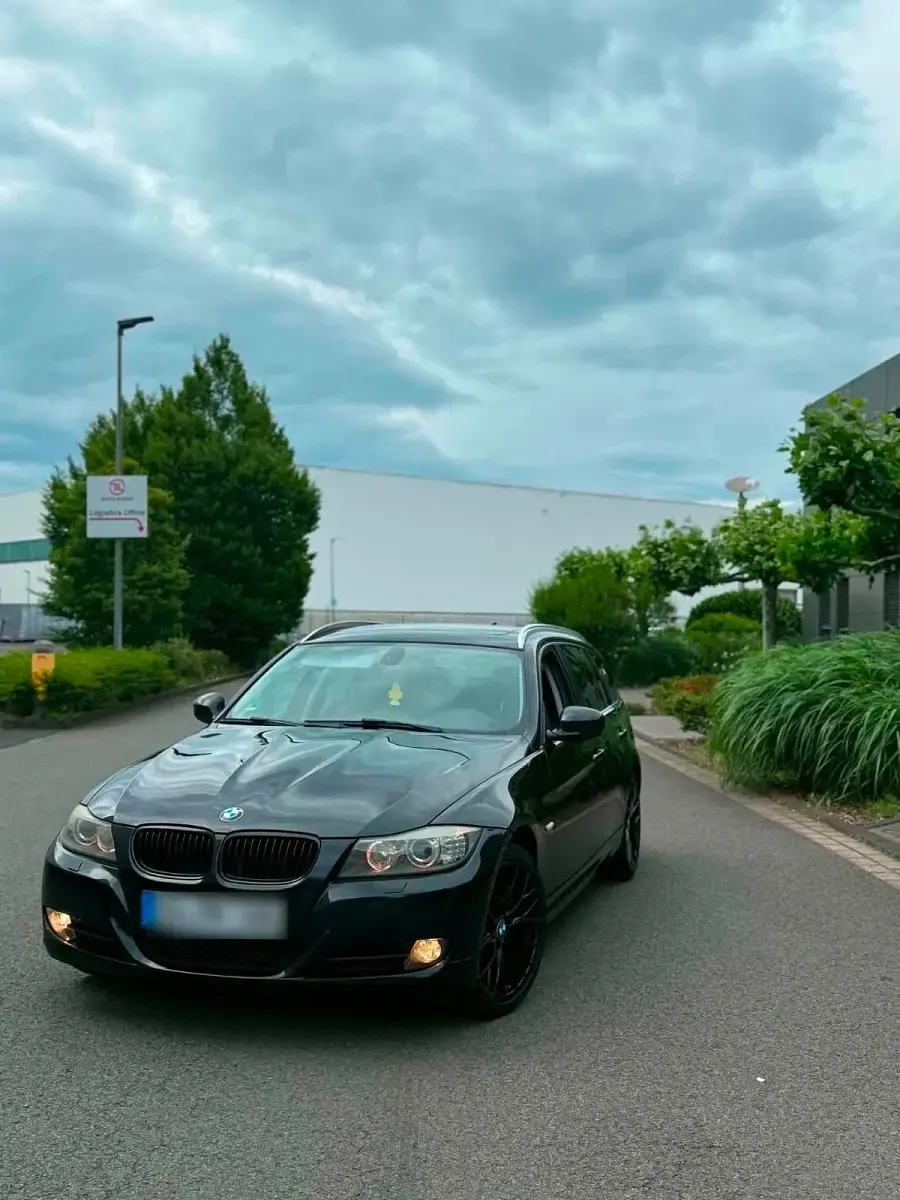 Gebraucht BMW 320 184 PS (135 kW) 2012 Schwarz Kombi