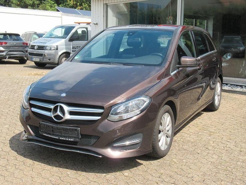 Braun Gebraucht 2015 Mercedes B180 Van / Kleinbus | 9.999 € (Etwas zu teuer) - Bild 1/4