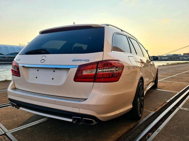 Weiß Gebraucht 2011 Mercedes E63 AMG AMG Kombi | 30.600 € (Fairer Preis) - Bild 1/4