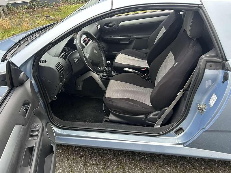 Gebraucht Opel Tigra Basis 90 PS (66 kW) 2005 Silber Cabrio