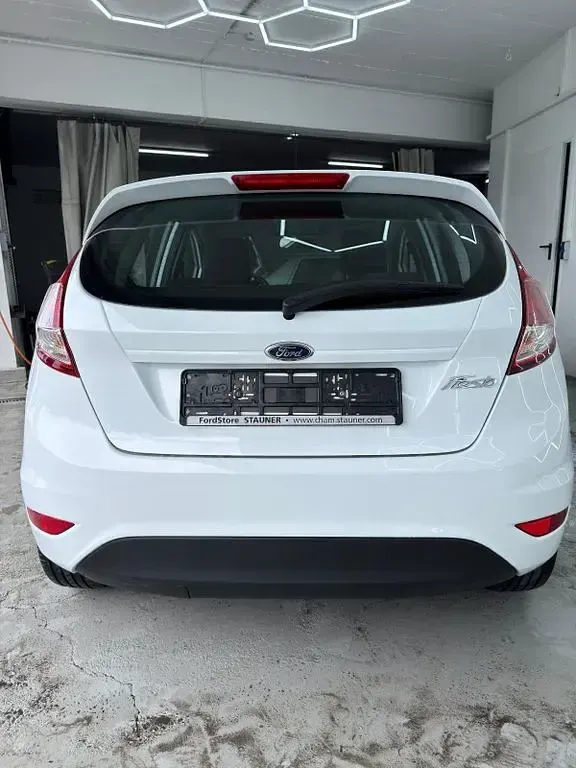 Gebraucht Ford Fiesta 75 PS (55 kW) 2016 Weiß Kleinwagen