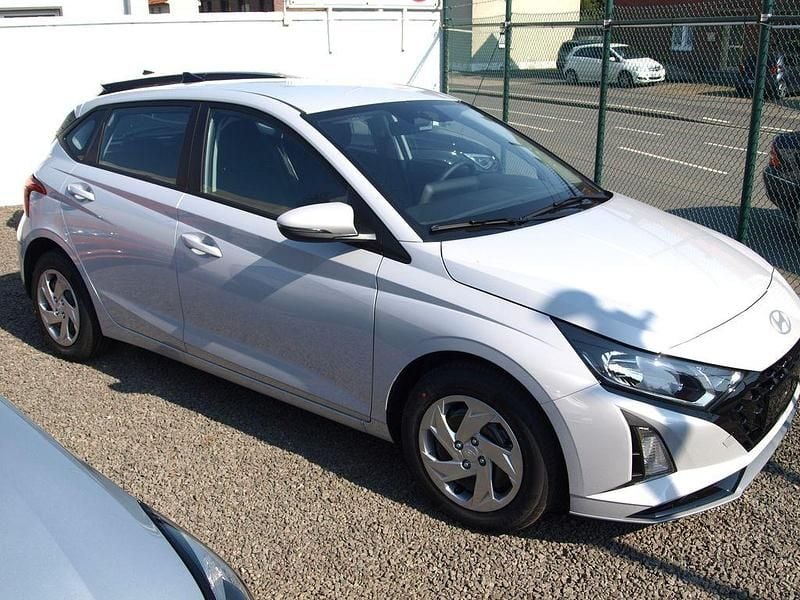 Neu Hyundai i20 90 PS (66 kW) 2026 Grau Kleinwagen