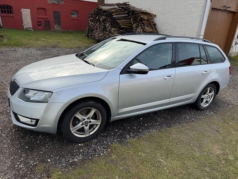 Gebraucht Skoda Octavia Ambition 150 PS (110 kW) 2016 Silber Kleinwagen
