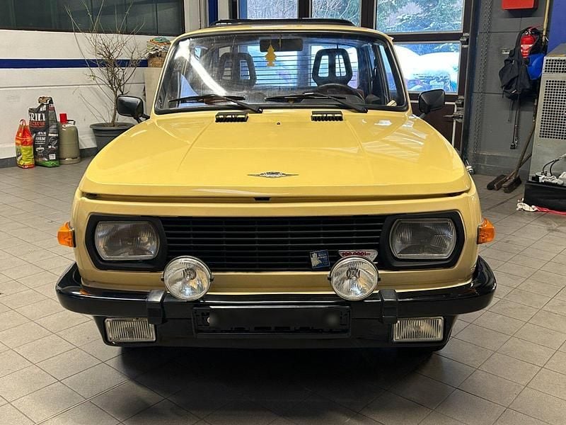 Beige Gebraucht 1984 Wartburg 353 Limousine | 6.990 € - Bild 1/4