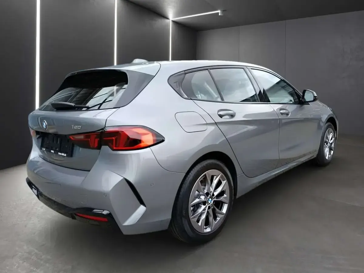 Neu BMW 120 170 PS (125 kW) 2026 Skyscraper grau metallic Kleinwagen