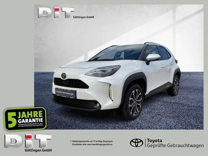 Platinum white pearl mc. Gebraucht 2024 Toyota Yaris Cross SUV | 24.990 € (Superpreis) - Bild 1/3