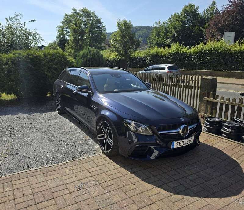 Blau Gebraucht 2017 Mercedes E63 AMG AMG Kombi | 58.000 € (Fairer Preis) - Bild 1/4