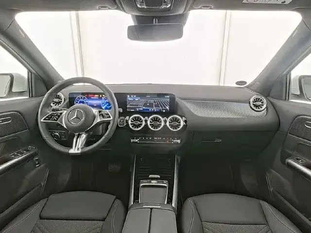 Gebraucht Mercedes EQA300 Progressive 167 kW (228 PS) 2025 Weiß SUV