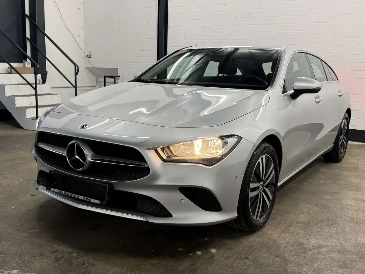 Gebraucht Mercedes CLA200 163 PS (119 kW) 2023 Iridiumsilber  metalliclack Coupé