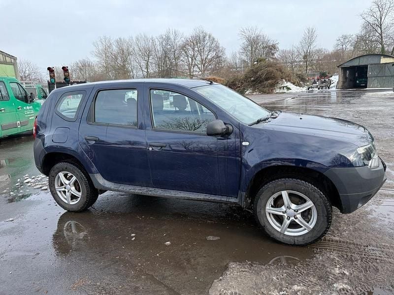 Blau Gebraucht 2016 Dacia Duster Ambiance SUV | 5.950 € (Superpreis) - Bild 1/4