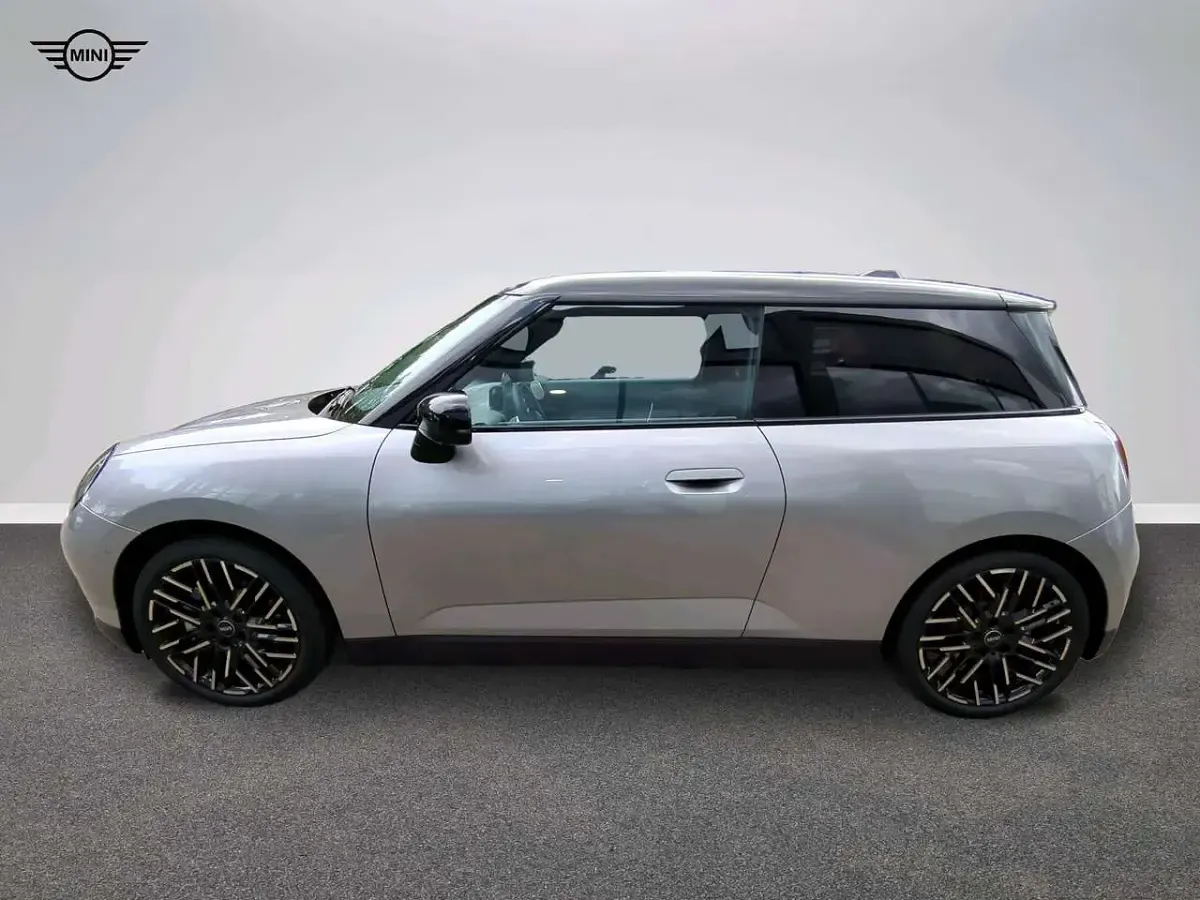 Gebraucht Mini Cooper SE Favoured 160 kW (218 PS) 2025 Grau Kleinwagen