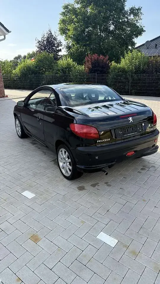 Gebraucht Peugeot 206 CC 109 PS (80 kW) 2002 Schwarz Cabrio