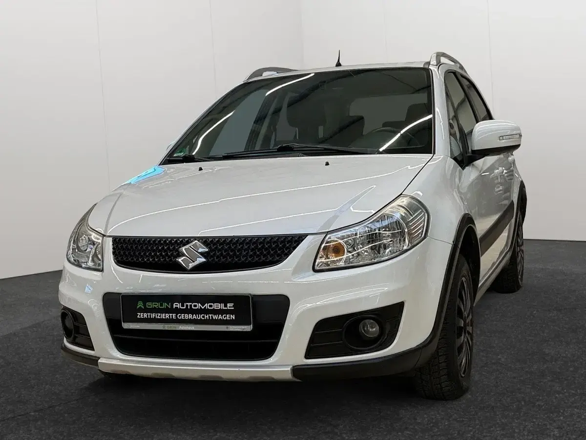 Gebraucht Suzuki SX4 Style 120 PS (88 kW) 2015 Weiß Kleinwagen
