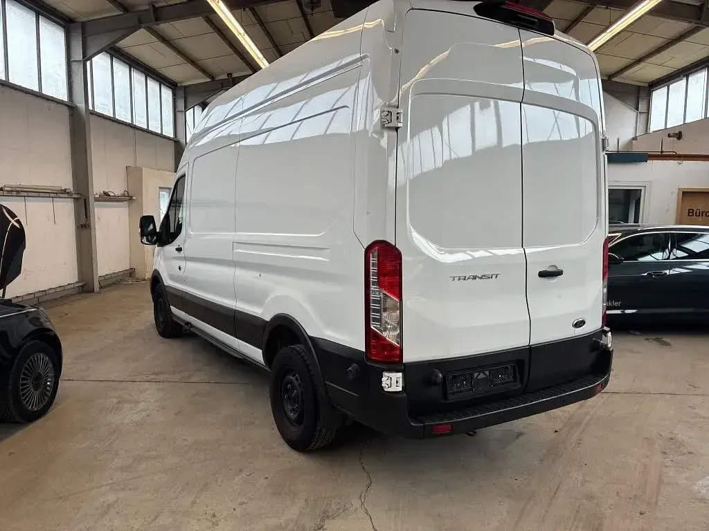 Używany Ford Transit 131 KM (96 kW) 2024 Biały Sedan/Limuzyna