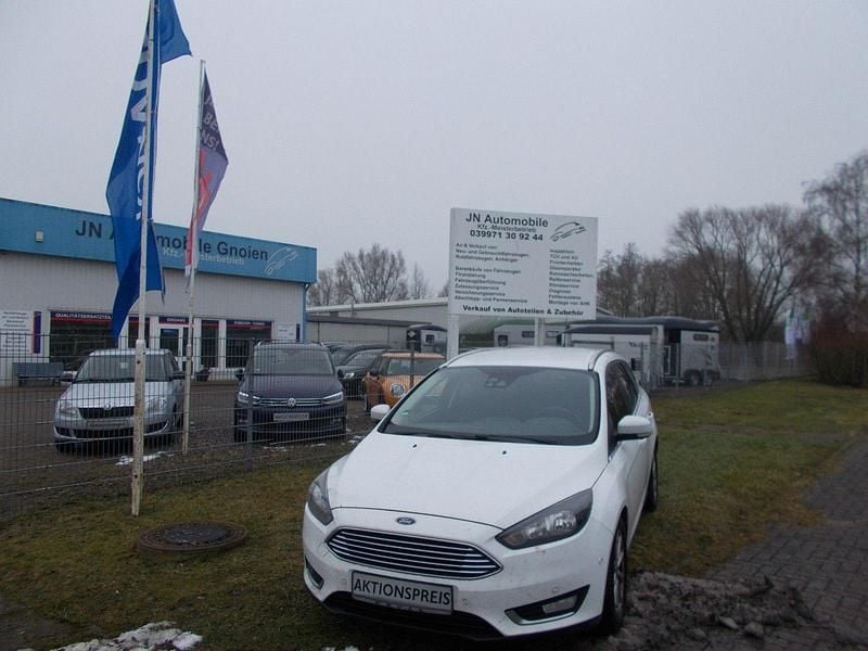 Weiß Gebraucht 2016 Ford Focus Titanium Kombi | 5.999 € (Superpreis) - Bild 1/4
