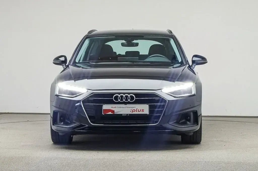 Gebraucht Audi A4 Basis 150 PS (110 kW) 2023 Mythosschwarz metallic Kombi