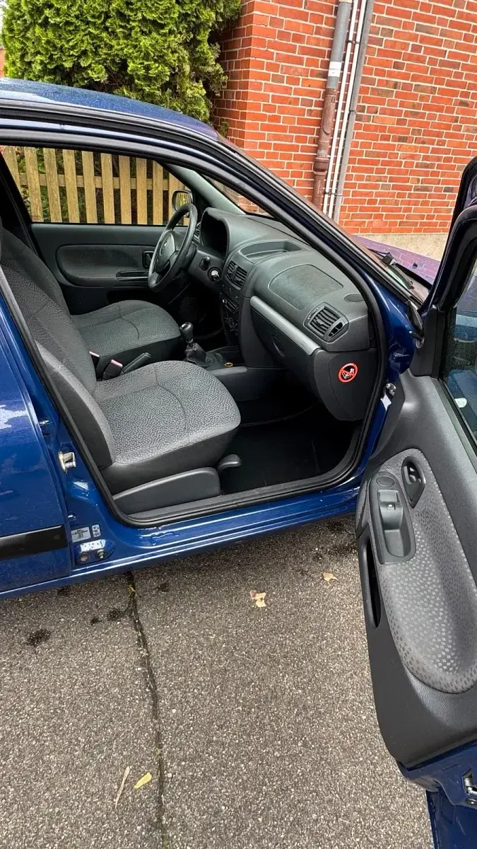 Gebraucht Renault Clio 58 PS (42 kW) 2007 Blau Kleinwagen