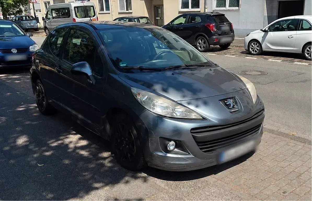 Gebraucht Peugeot 207 73 PS (53 kW) 2011 Grau Kleinwagen