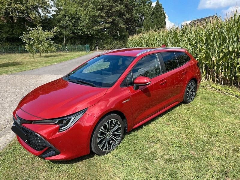 Rot Gebraucht 2021 Toyota Corolla Team Kombi | 19.800 € (Superpreis) - Bild 1/4