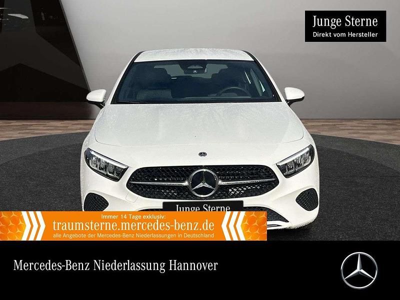 Polarweiß Gebraucht 2024 Mercedes A180 Progressive Limousine | 26.590 € (Superpreis) - Bild 1/3