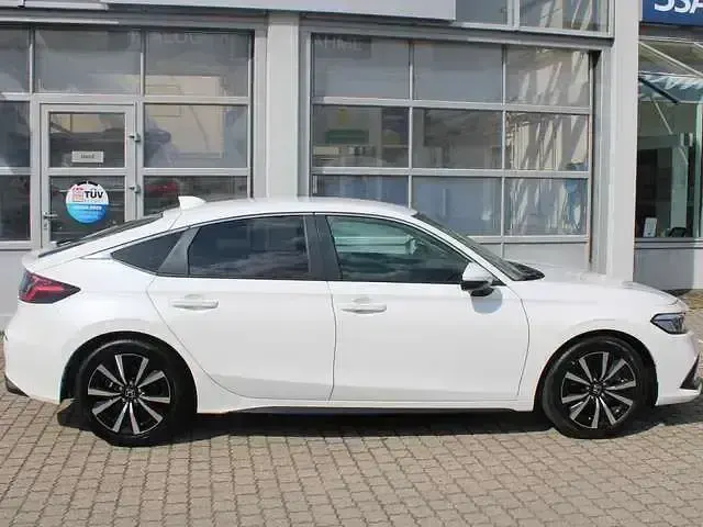 Gebraucht Honda Civic Elegance 184 PS (135 kW) 2023 Platinum white p Kleinwagen