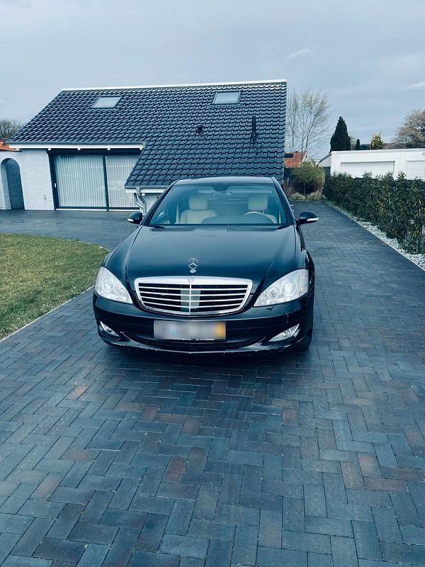 Gebraucht Mercedes 320 235 PS (172 kW) 2009 Schwarz Limousine