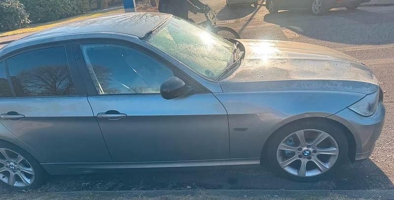 Gebraucht BMW 316 Exclusive 116 PS (85 kW) 2011 Grau Limousine