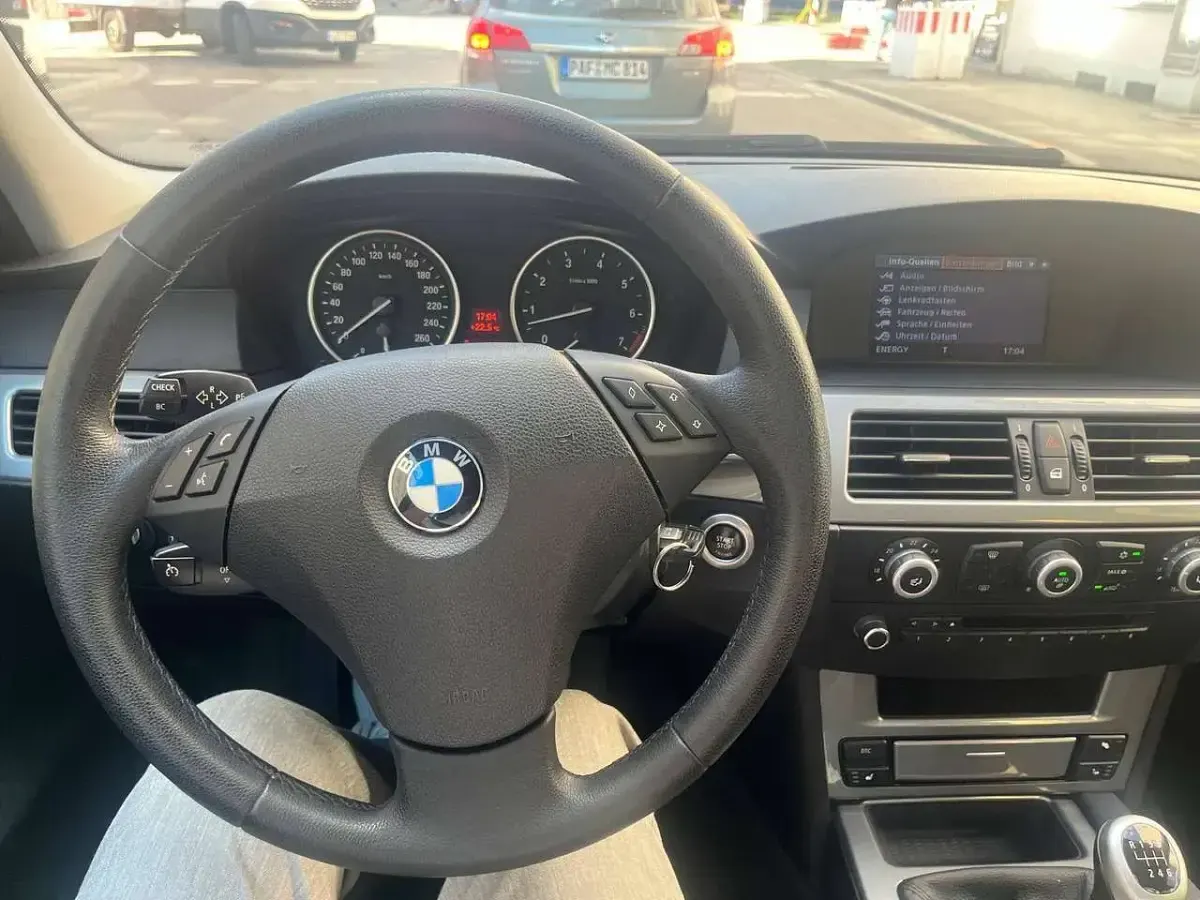 Gebraucht BMW 523 190 PS (139 kW) 2009 Silber Limousine