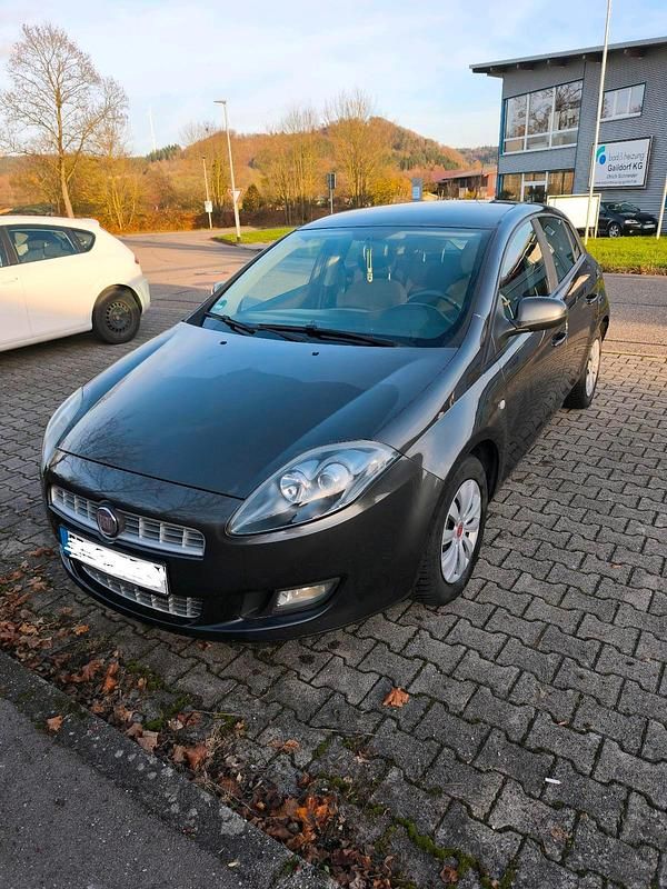 Grau Gebraucht 2011 Fiat Bravo Kleinwagen | 4.000 € (Fairer Preis) - Bild 1/4