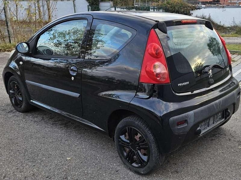 Gebraucht Peugeot 107 Filou 68 PS (50 kW) 2009 Schwarz Kleinwagen