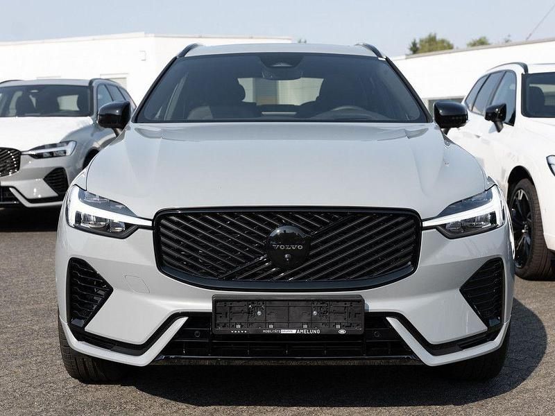 Neu Volvo XC60 Plus 455 PS (334 kW) 2025 Vapour grey SUV