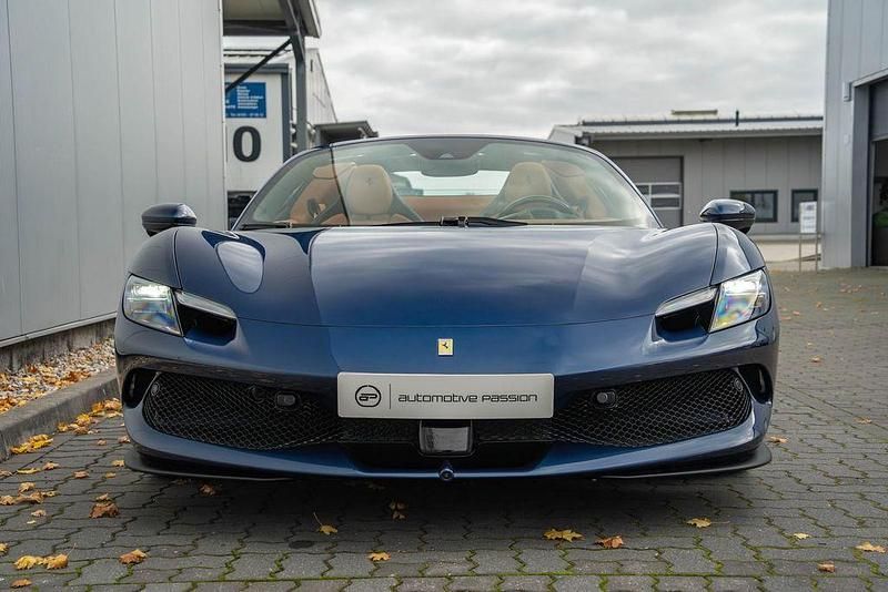 Gebraucht Ferrari 296 829 PS (609 kW) 2025 Blau Cabrio