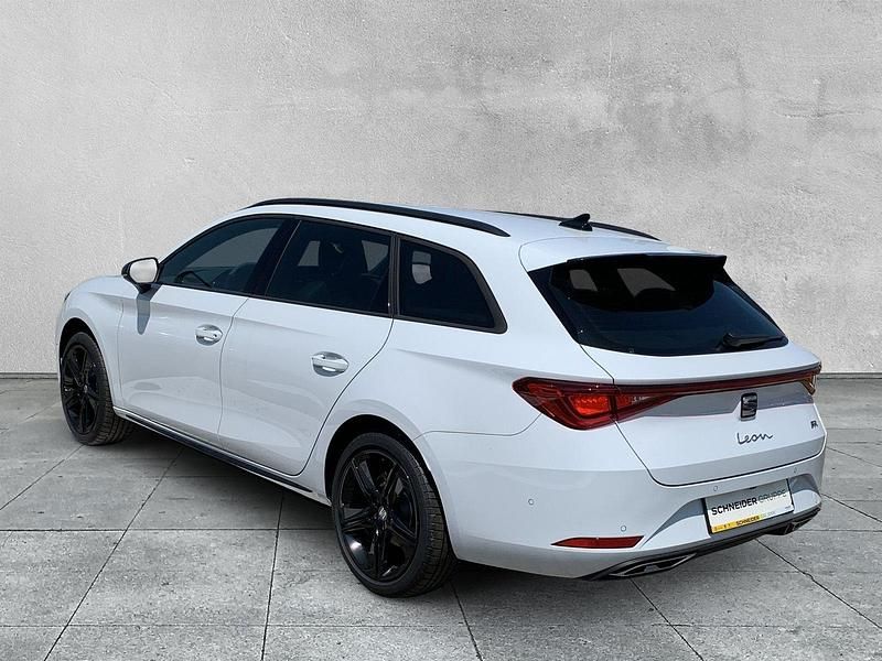 Neu Seat Leon Black Edition 149 PS (109 kW) 2025 Weiß Limousine