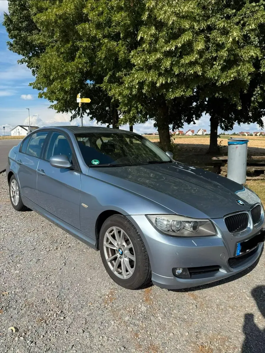 Gebraucht BMW 320 170 PS (125 kW) 2010 Blau Limousine